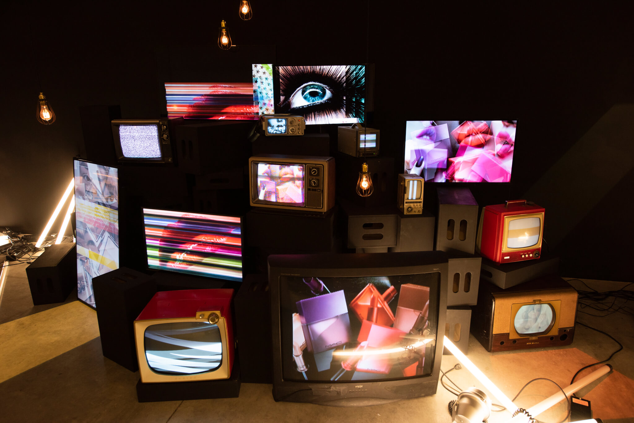 A multimedia art installation for MAC Cosmetic's NYC showroom.